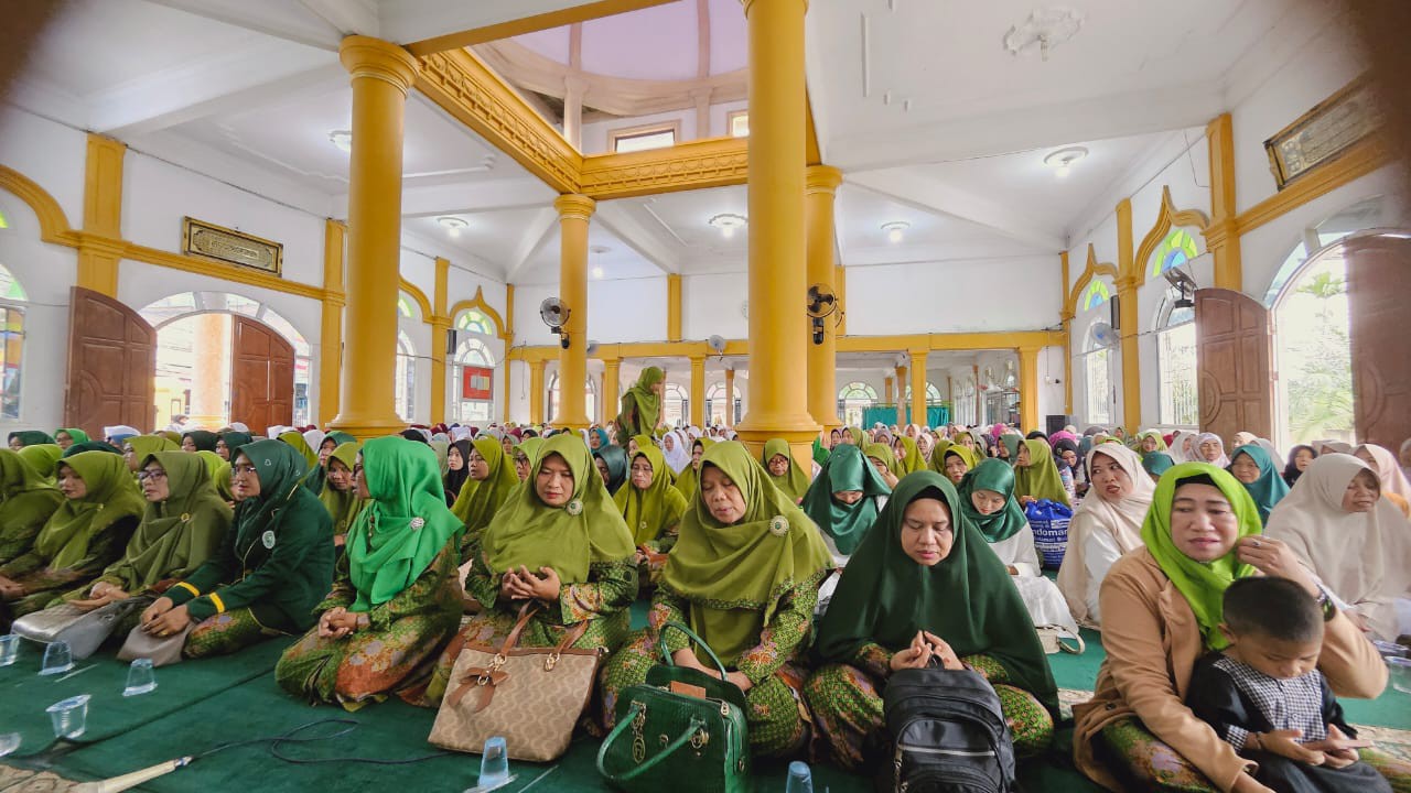 Wujud Kekompakan dan Semangat Keagamaan, Muslimat NU Tebing Tinggi Gelar Pengajian Akbar